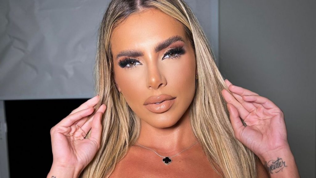 Erika Schneider opina sobre fantasia da Mocidade para o Carnaval
