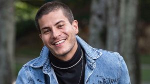 Veja o nome inusitado que Arthur Aguiar escolheu para sua cadela