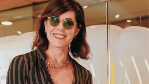 Atriz da Globo brinca com garçom e web reage: "assédio"