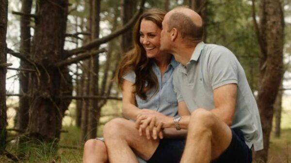 Kate Middleton e Príncipe William compartilham raro momento romântico; confira