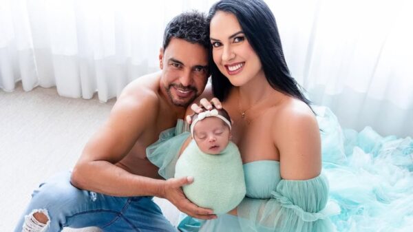 Zezé Di Camargo e Graciele Lacerda fazem sessão de fotos inusitada com família