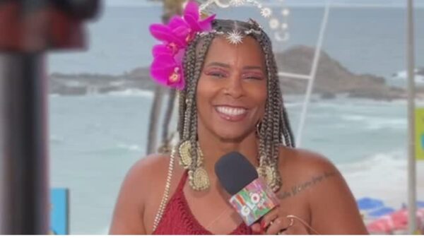 Rita Batista curte Carnaval de Salvador com o namorado