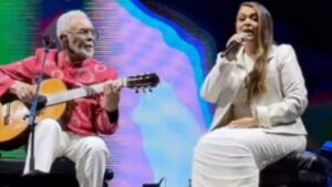 Preta Gil emociona ao se apresentar ao lado do pai Gilberto Gil