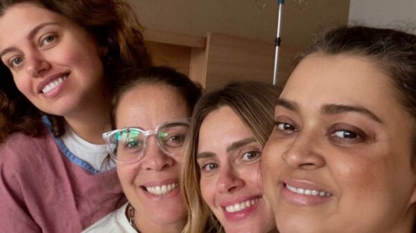 Carolina Dieckmann se declara para Preta Gil
