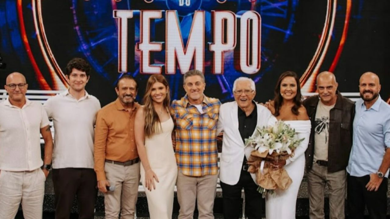 Carlos Alberto de Nóbrega recebe homenagem na Globo
