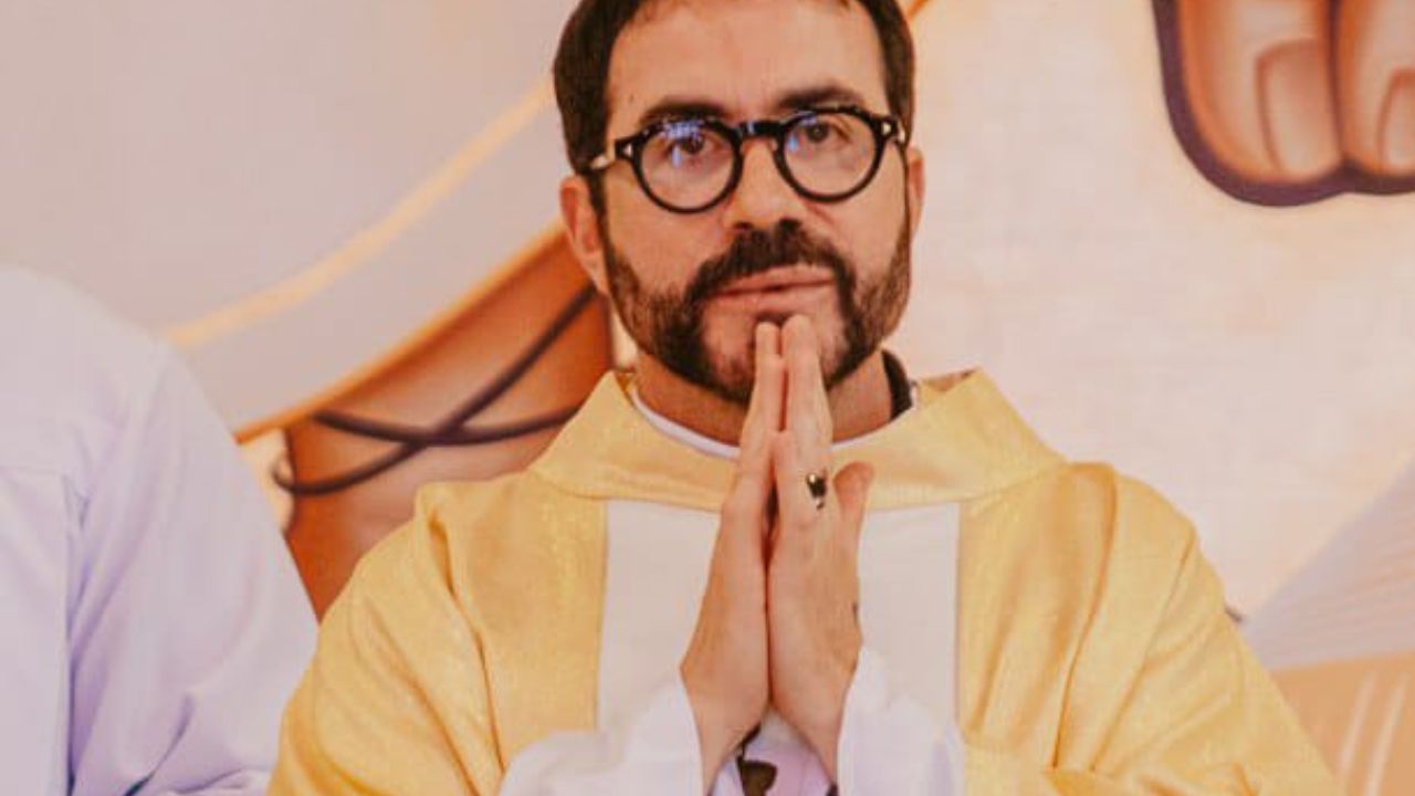 Padre Fábio de Melo se pronuncia sobre confusão em cafeteria