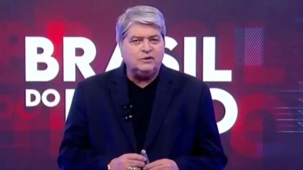 Datena se irrita com falha técnica e dá bronca na equipe ao vivo