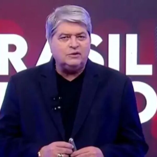 Datena se irrita com falha técnica e dá bronca na equipe ao vivo