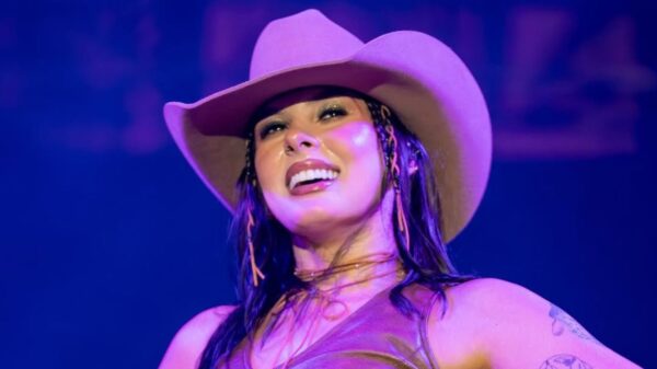 Ana Castela responde provocação de fã sobre vida amorosa