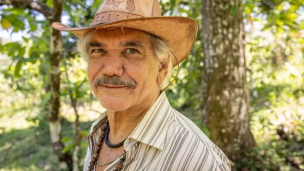 Após internação de emergência, Jackson Antunes revela quando sairá do hospital