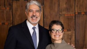 Sandra Annenberg comemora a retomada de parceria com William Bonner