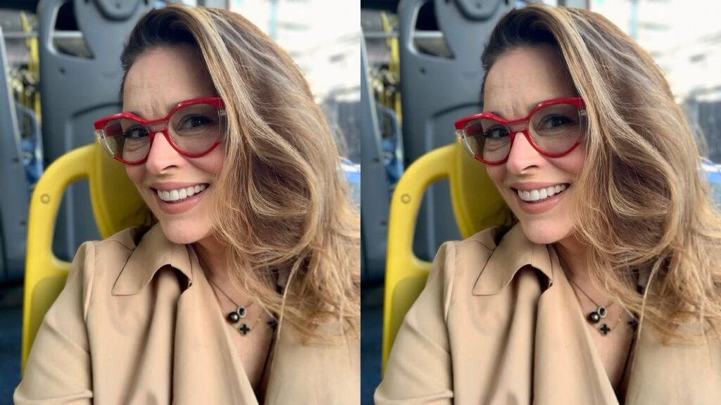 Atriz da Globo pega ônibus de graça e comemora experiência